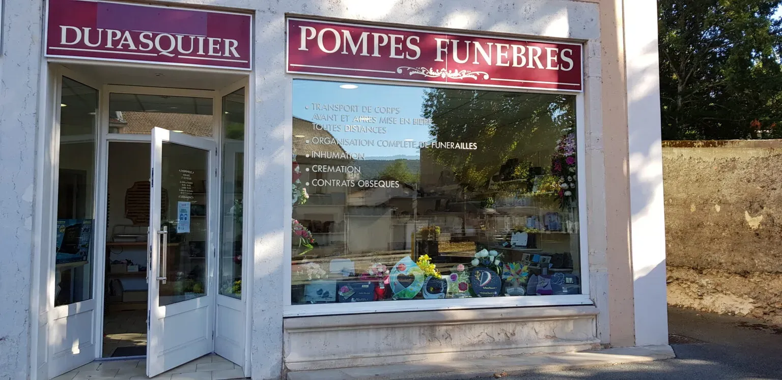 Devanture et vitrine de l'agence des pompes funèbres Dupasquier